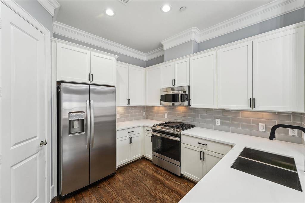 Kitchen w/SS Appliances