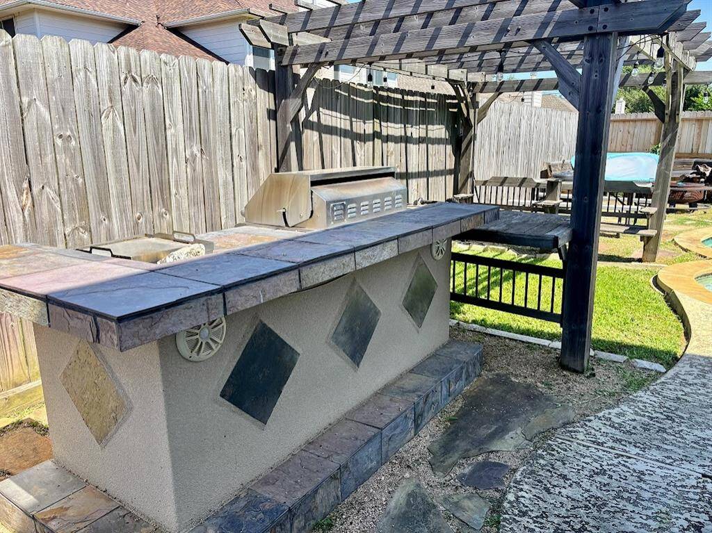 Outdoor Kitchen
