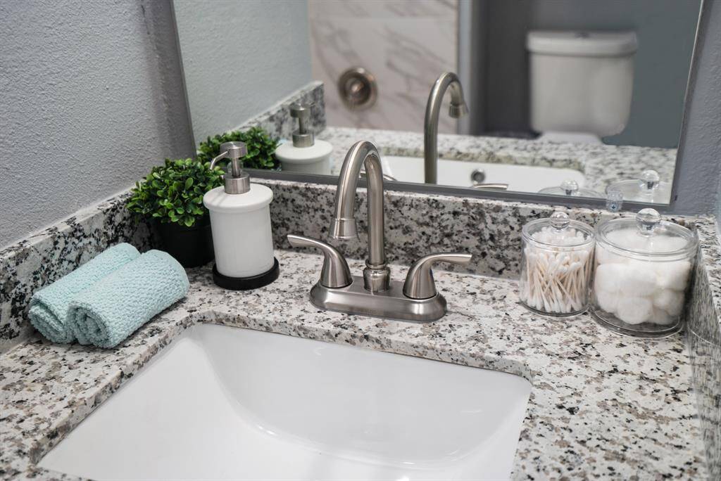 granite counters throughout