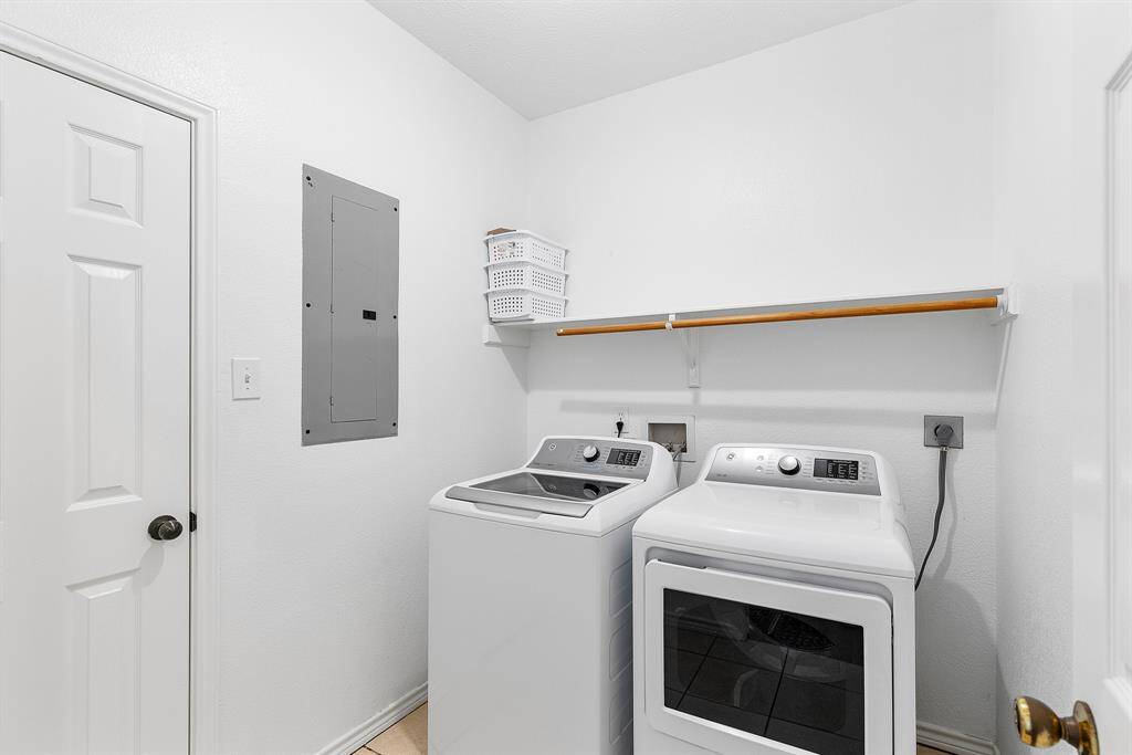 Secondary bathroom with linen closet
