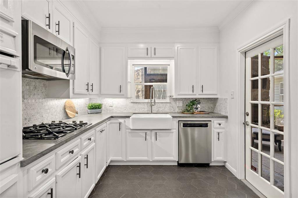 Quartzite Countertops in the kitchen.