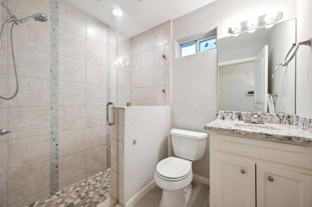 So fresh, so clean—shower like royalty without the castle drama.