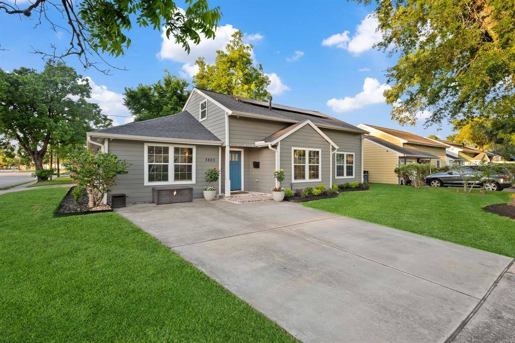 The kind of corner lot where lemonade stands and puppy zoomies thrive!