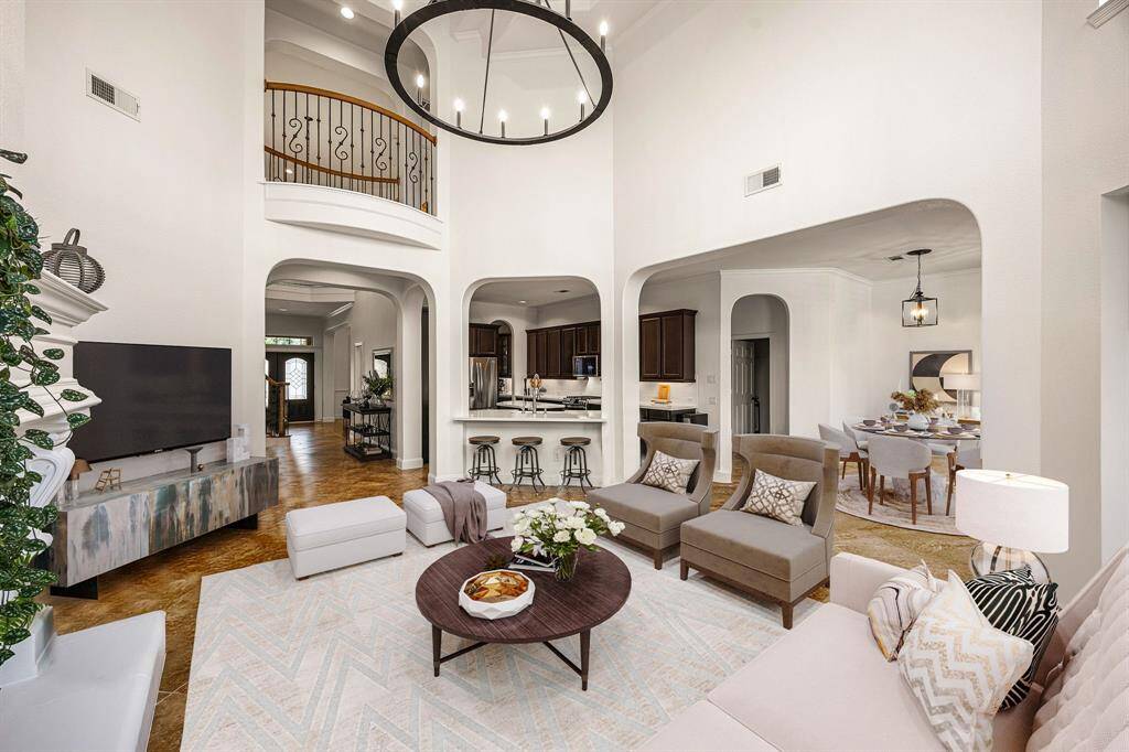 This light and bright spacious living room is the perfect layout for entertaining or just relaxing. Whether it's simply a night in or entertaining family and friends, this home has ample open space for everyone to enjoy! Featuring dark stained ceiling fan, large tile flooring, large windows with blinds, soaring high ceilings, recessed lighting with wonderful access to your gorgeous kitchen. *Virtually Staged