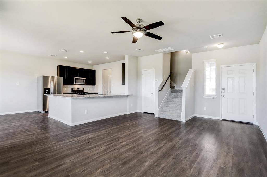 Family view and Kitchen