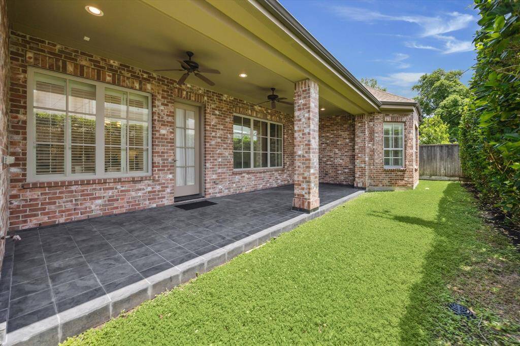 Enjoy the outdoors year-round on the covered patio, complete with recessed lighting, ceiling fans, and a gas hookup.