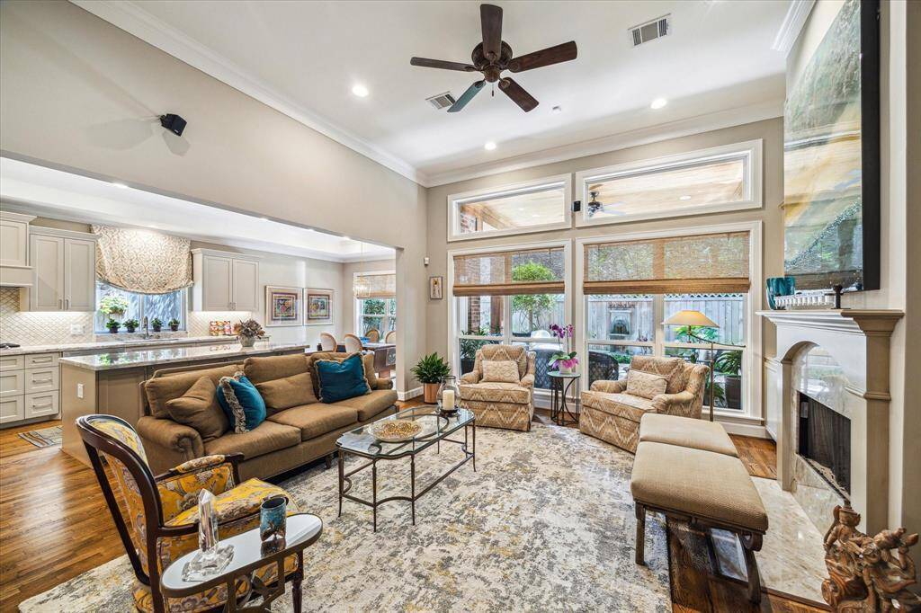 Fabulous for entertaining, the open kitchen is right next to the living area.