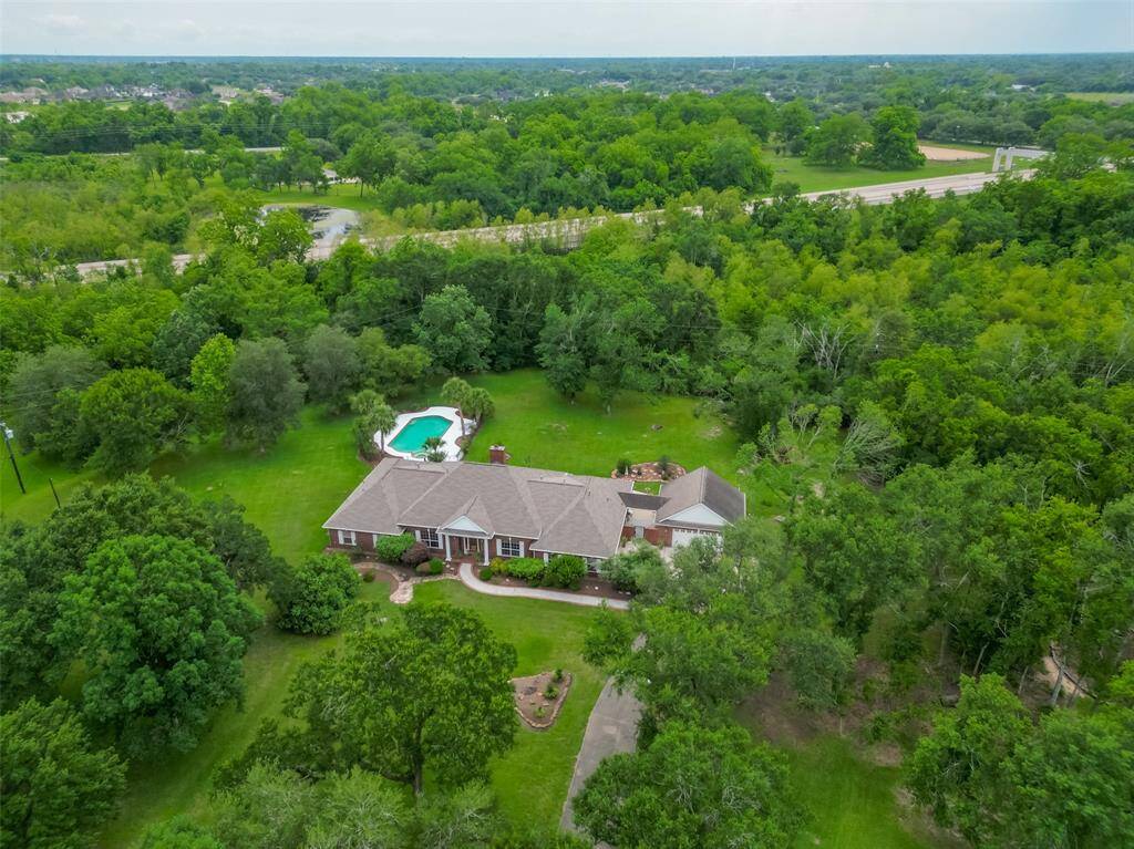 Charming Ranch-Style Retreat on 2.45 Acres – A Rare Find! Yet close to area schools, shopping, dining and major roadways!
