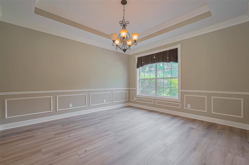 Beautiful vinyl plank flooring just installed May 2025.  Box molding on the walls, chair raiils, tray ceiling, crown molding and elegant chadelier!   All the extras are included!!