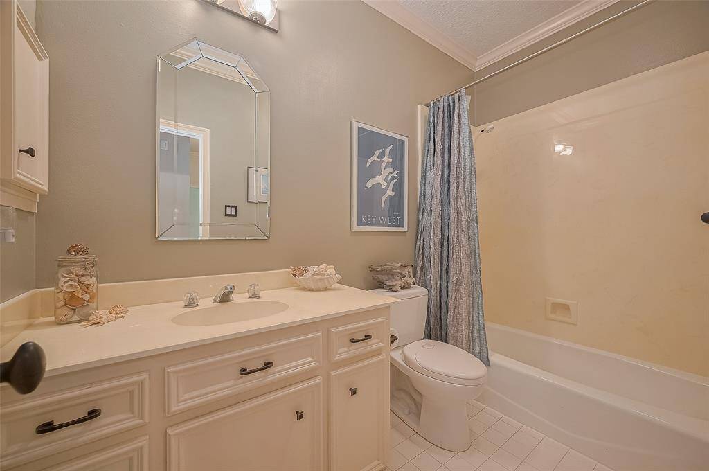 Full bathroom shared by the secondary bedrooms.