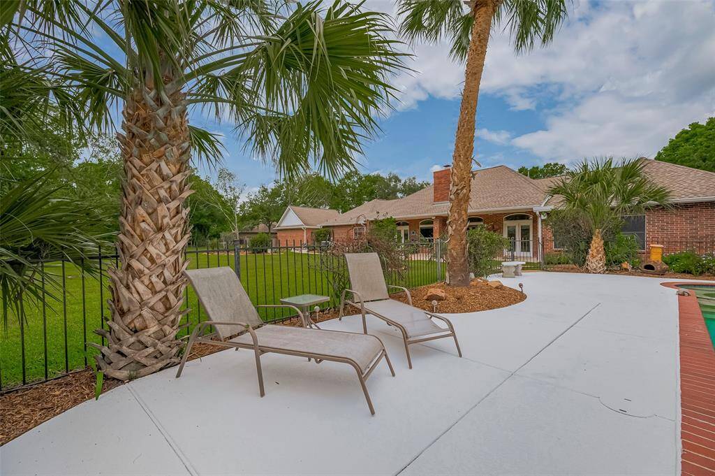 Lounge in style beside the water on the sun-soaked deck complete with comfortable chairs and serene surroundings. This private paradise is the ideal blend of luxury and tranquility.