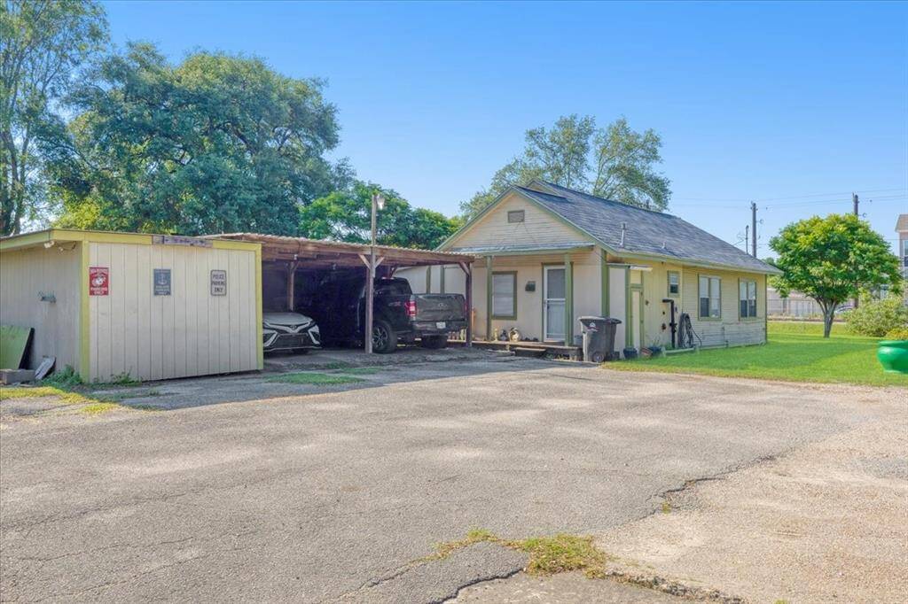 House 2 has a carport with 2 storage rooms.