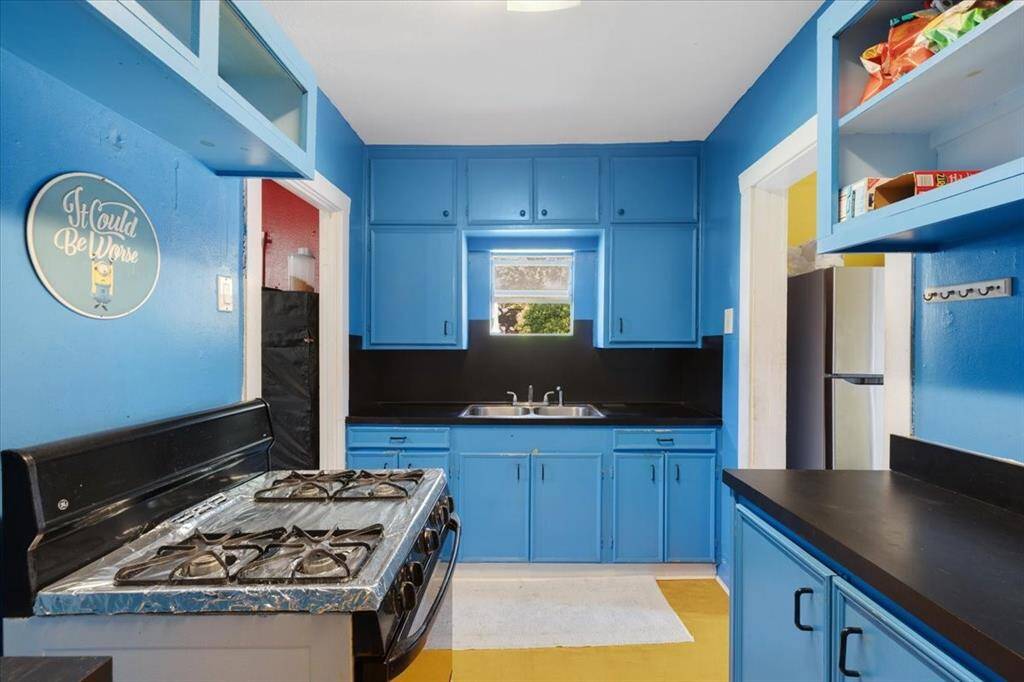House 2 kitchen