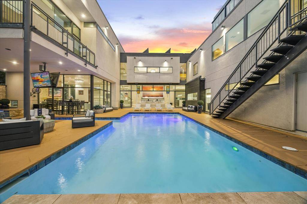 Welcome to your modern dream home! You will never want to leave!