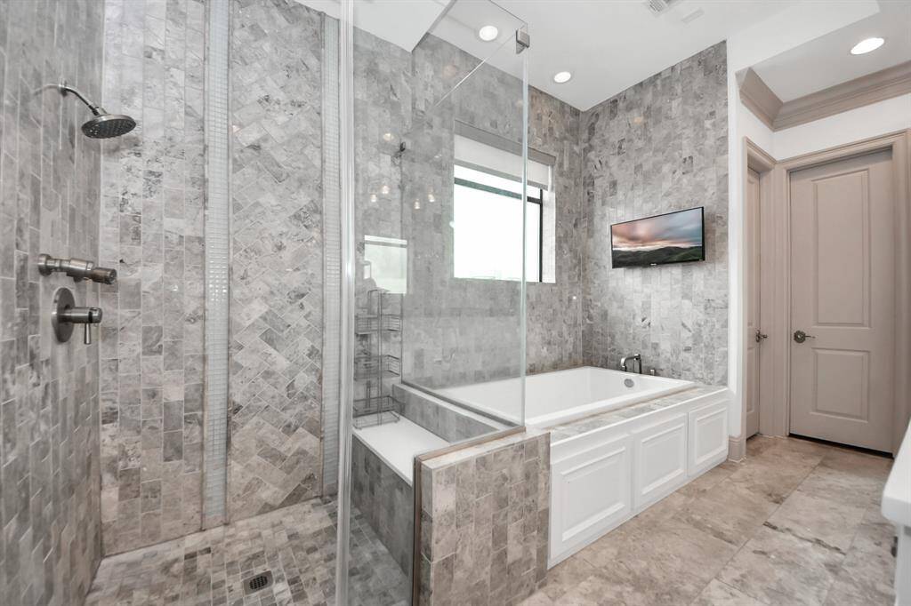 Master bedroom bathroom