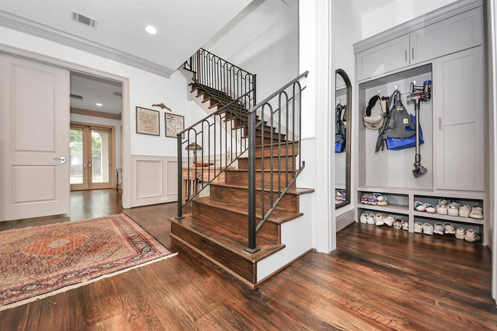 1st floor staircase