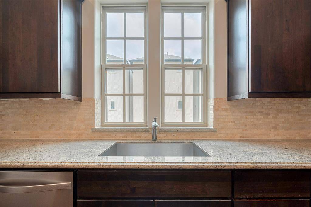Single basin sink with a view out the front!