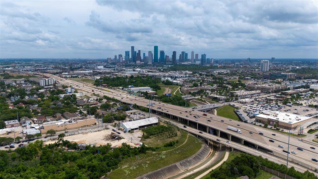 Very close to downtown and Washington area! Just south of MKT!