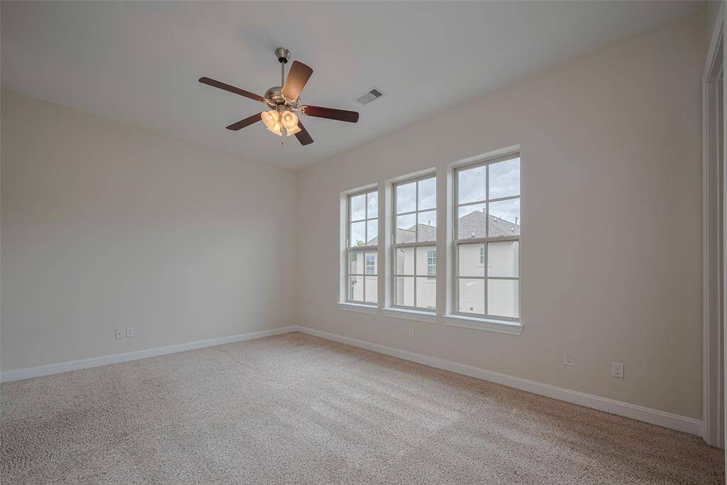 Another view of that bedroom.