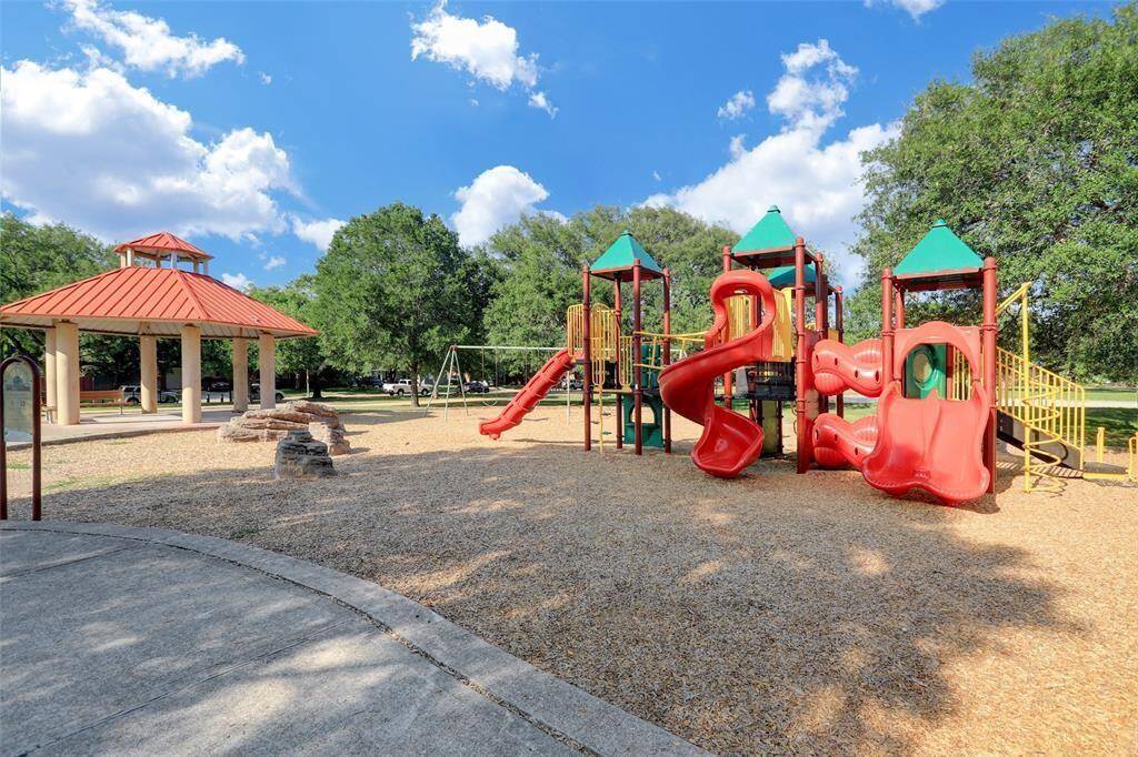 Subdivision has a playground, basketball, baseball courts and pinic area.