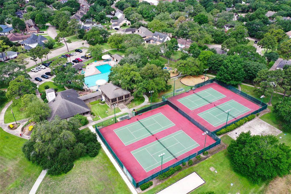 Community amenities include tennis courts and a refreshing swimming pool, perfect for outdoor recreation and relaxation.