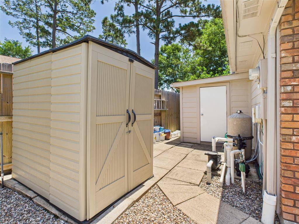 both storages stay with the home