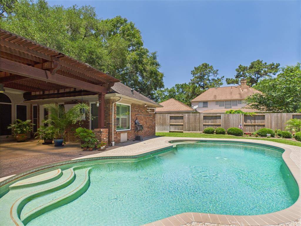 another view of pool.