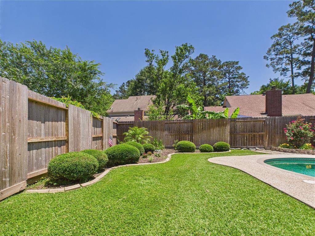 another view of the manicured flower beds and backyard.