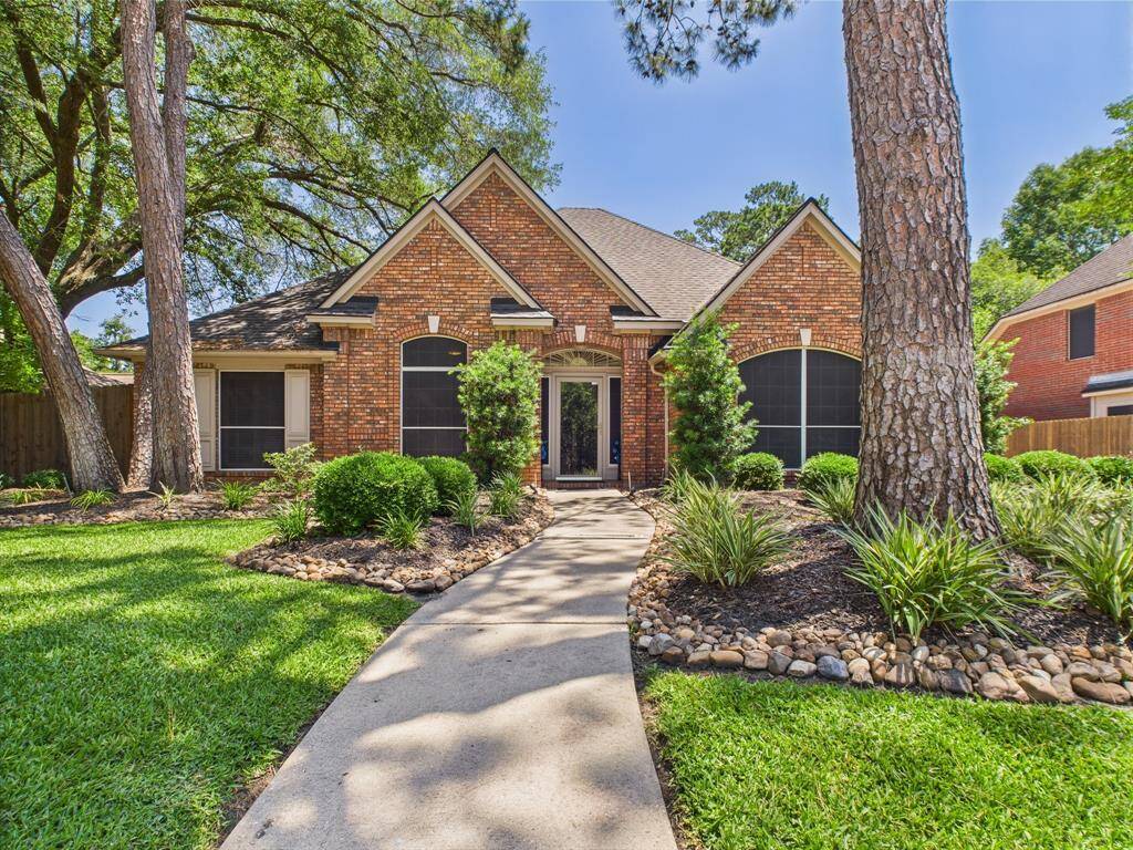One story home with inground pool located in Greentree Village
