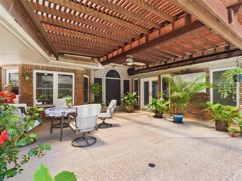 ready for summer fun and entertaining under this Pergola patio.