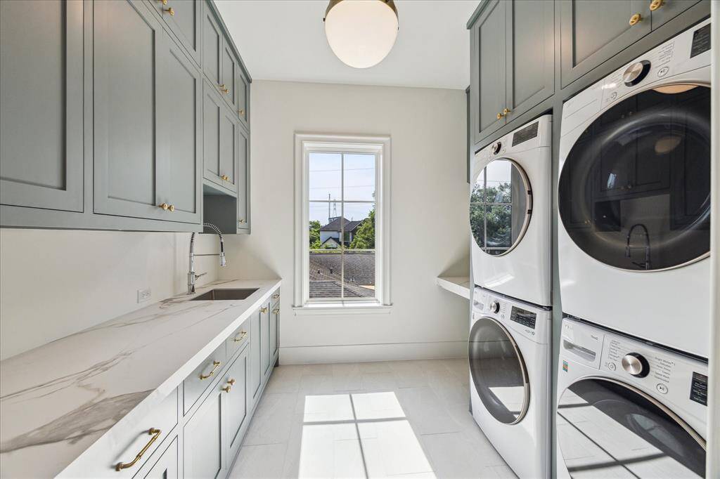 Final secondary bathroom with a shower/tub combo.