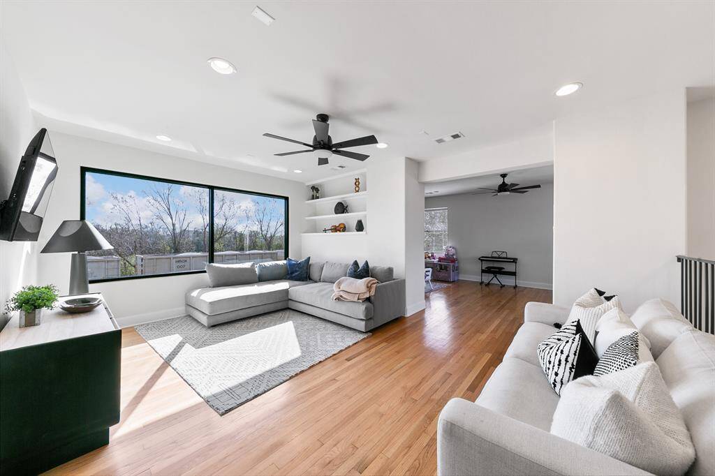 The central location and gorgeous views from the huge picture window are the perfect way to start and end your days.  As you rise in the morning, set the right tone for the day, reminding yourself that you're heading out into the natural beauty of the world.  As you retire for the evening, lounge intimately with family before going to bed.  This upstairs den is likely to become the heart of your new home.