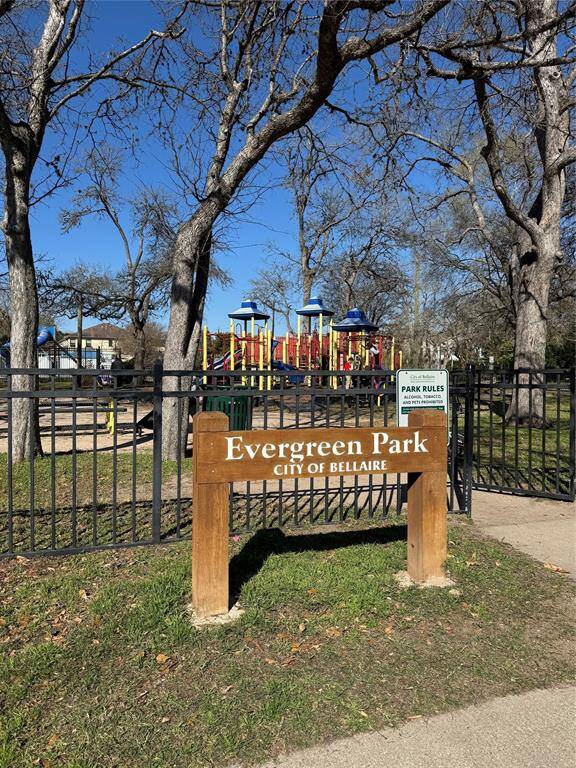 Evergreen Park offers a playground, areas for picnics, and a community pool just a 5-minute walk from the residence.