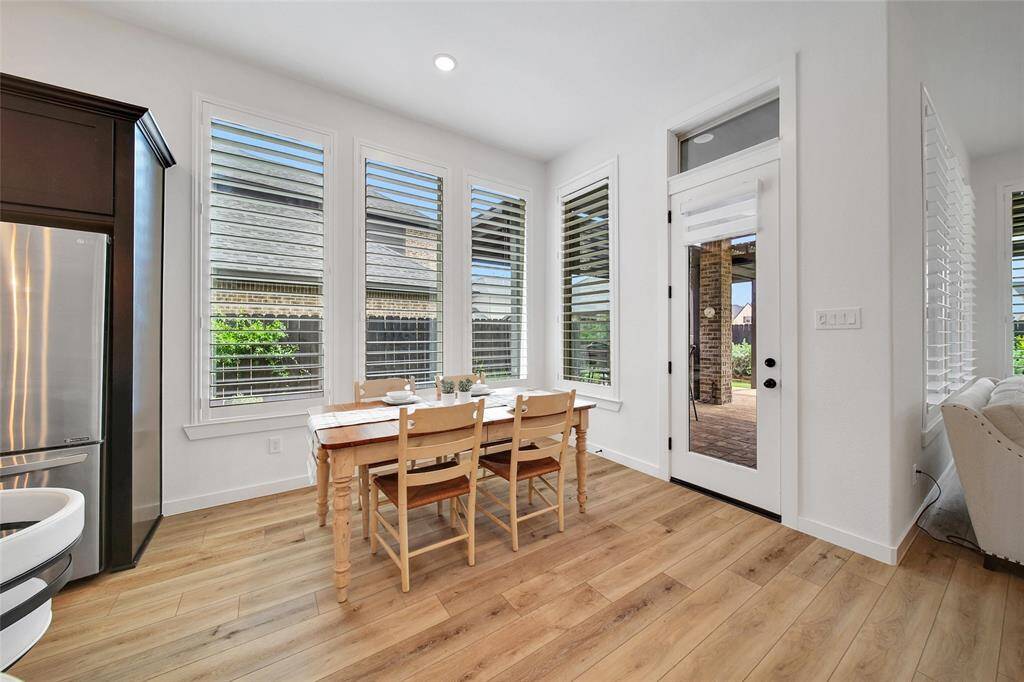 Cozy breakfast room overlooks the tranquil backyard.