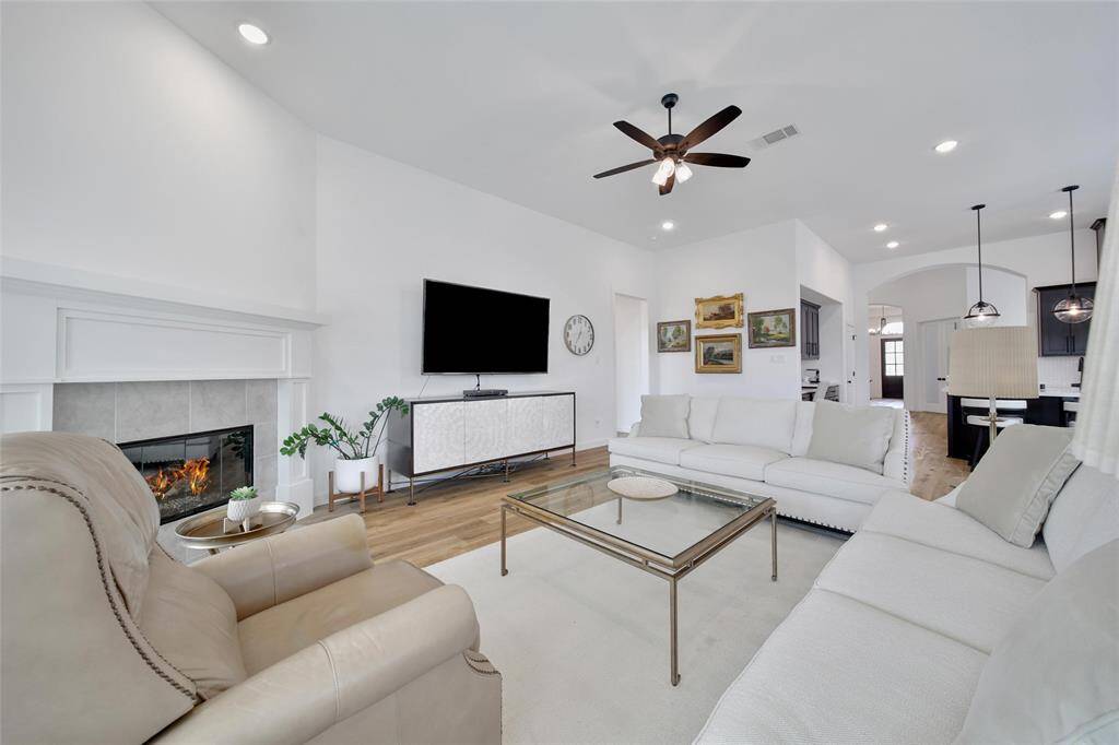 Good Times and great conersations are sure to flow in this comfortable living area.