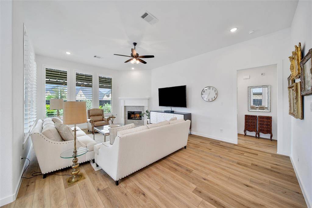 Zooming out reveals the spaciousness of the room, showcasing its generous size and layout.