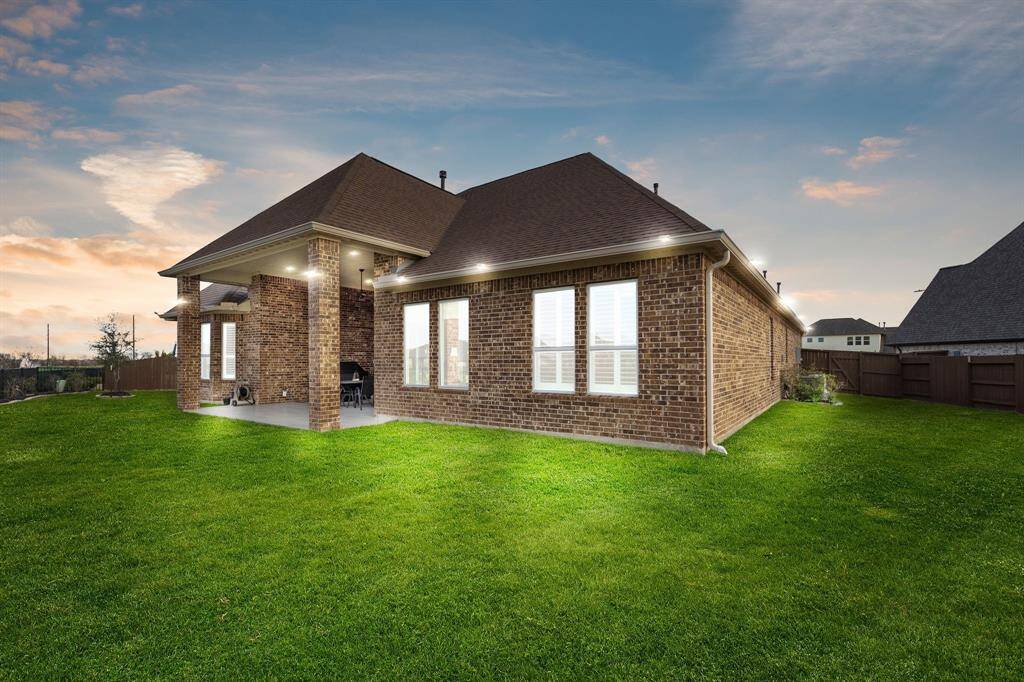 Don't miss the spacious backyard featuring a large covered patio, perfect for outdoor relaxation and entertaining!