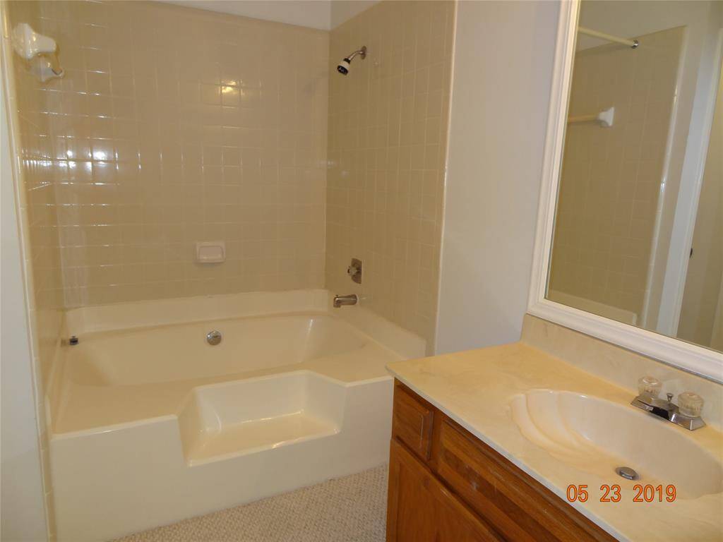 Primary bath with oversized tub and shower