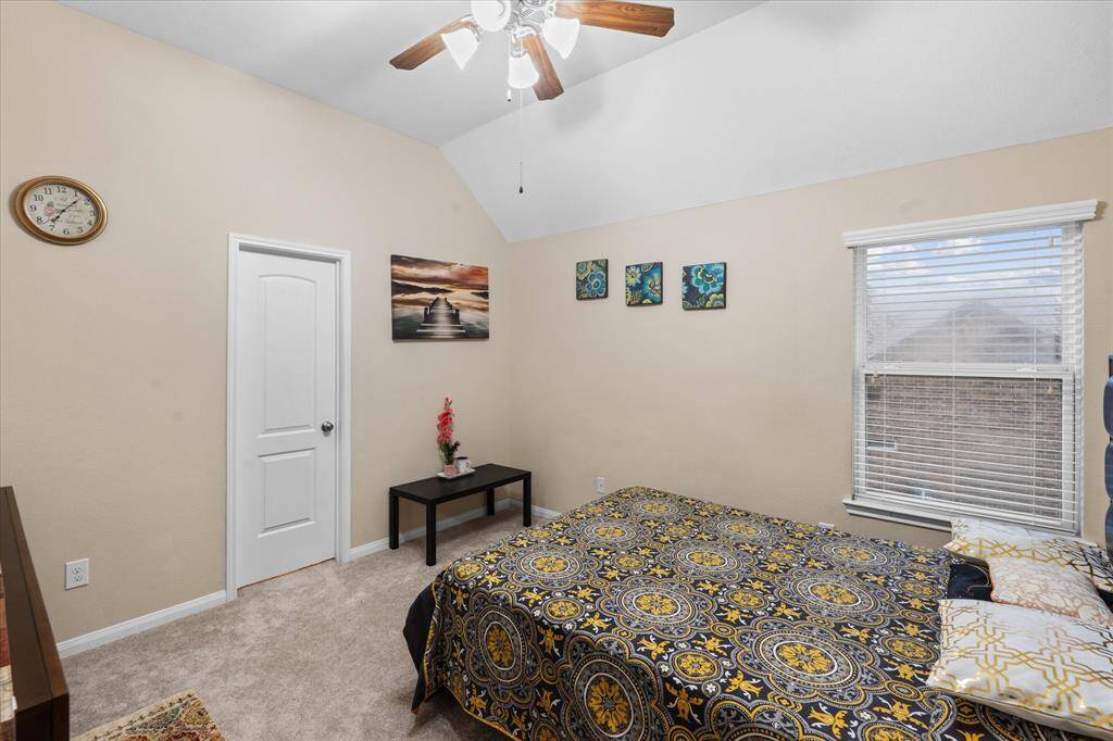 Second bedroom with ensuite bathroom.
