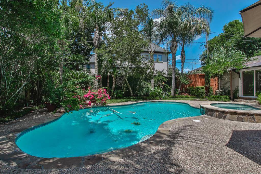This can be your own personal oasis.  Lots of room for entertaining.