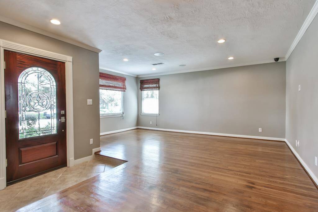 Living and dining room combination with sunken entry way.