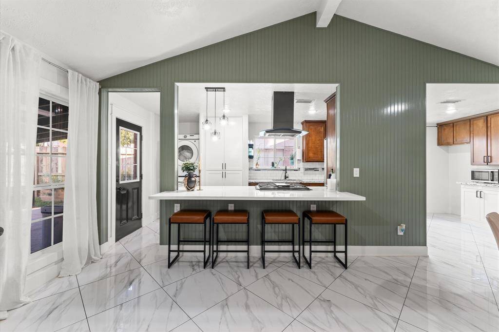 Breakfast bar perfect for quick meals.