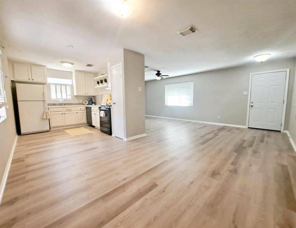 Open Kit/Dining/Living