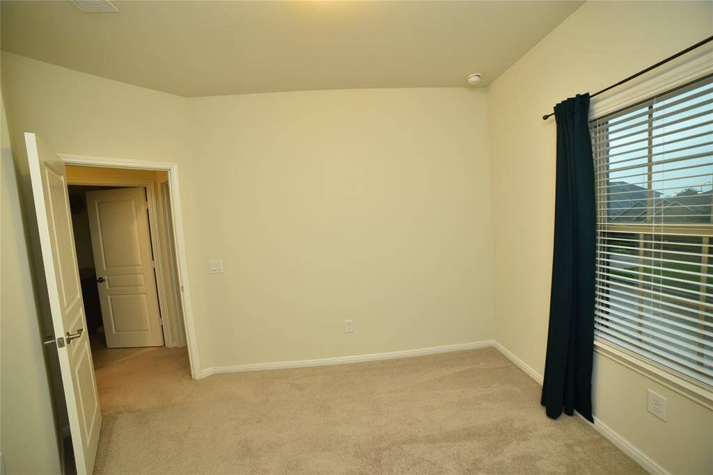 4th Bedroom (10'3"x11)