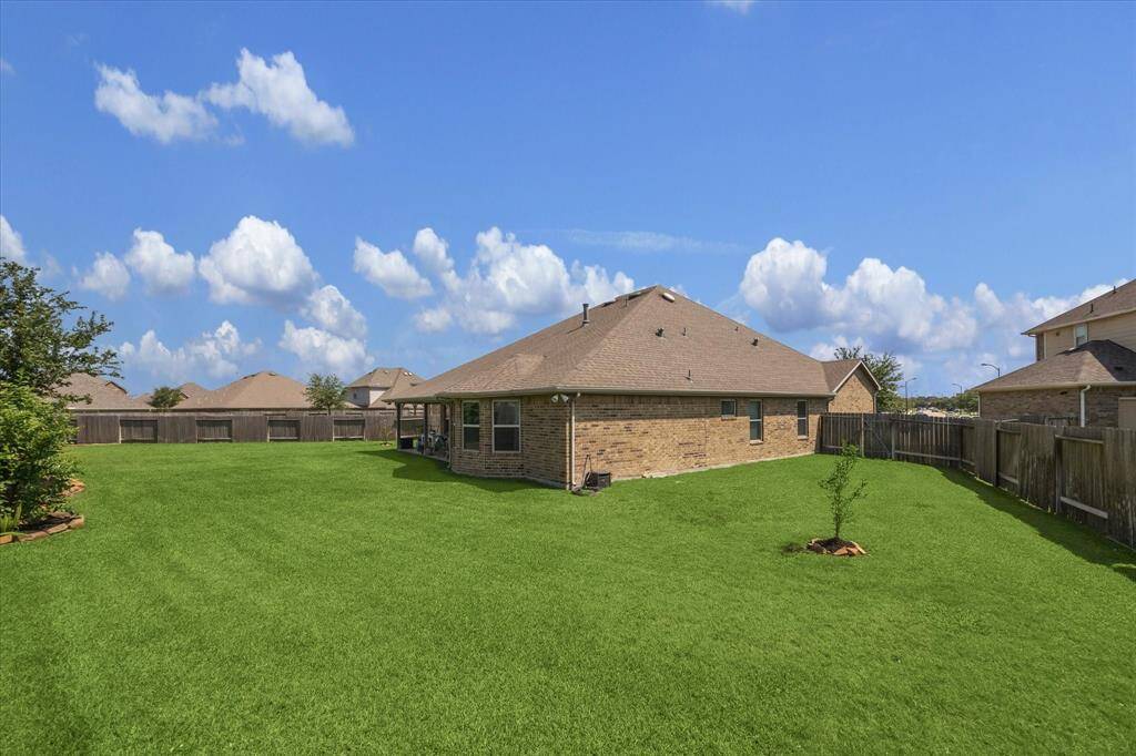 This is the perfect backyard for outdoor activities.
