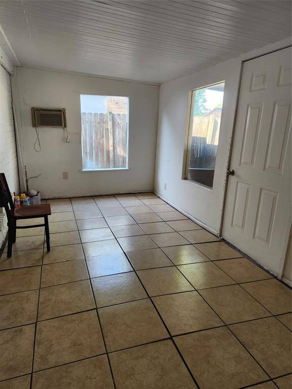 Large Sunroom/Workout Room