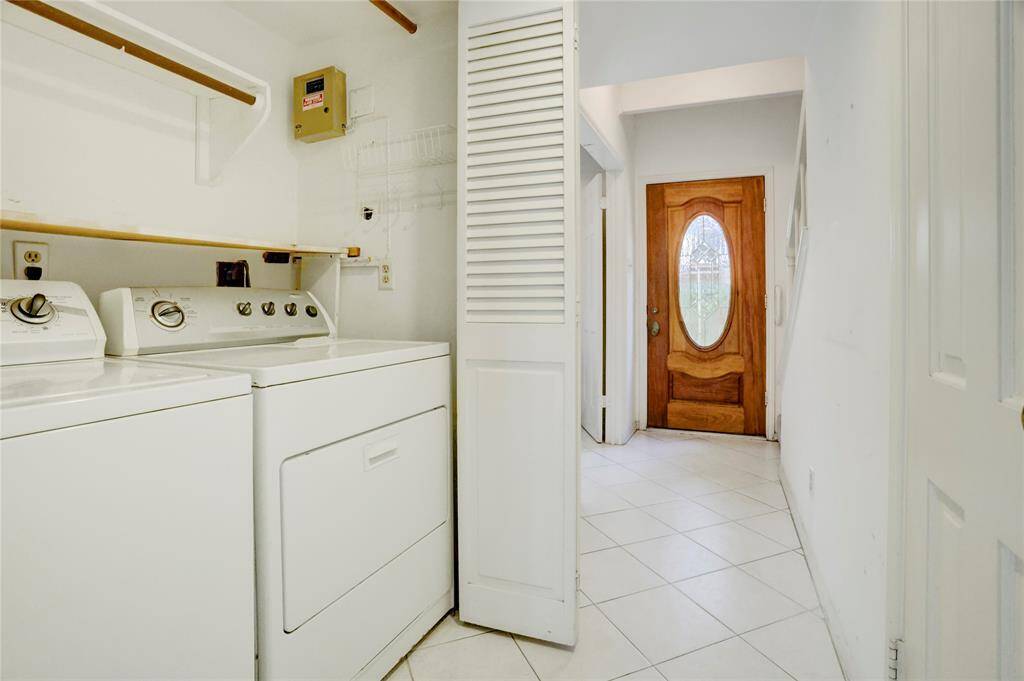 The townhome has a full sized washer and dryer in the home.
