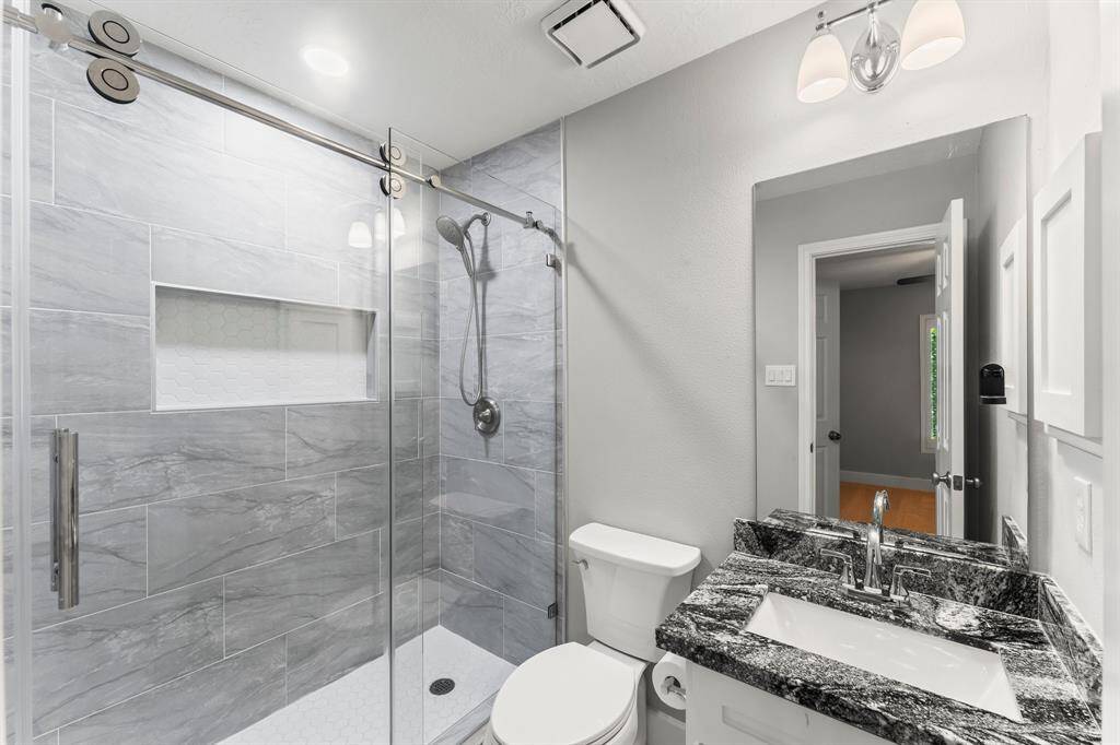 Nicely renovated secondary bathroom