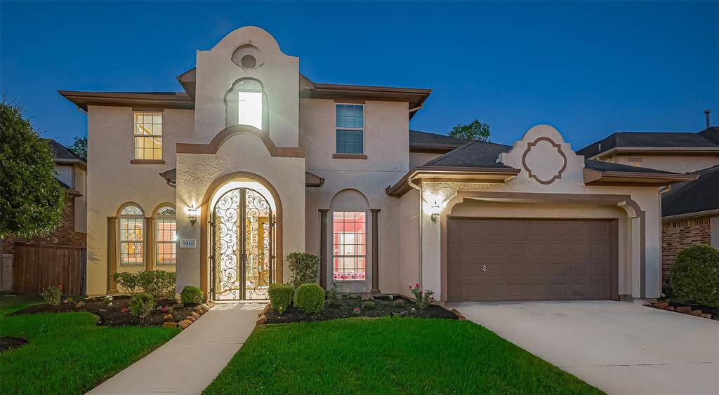 Beautiful Lot, Large backyard- No back neighbors!