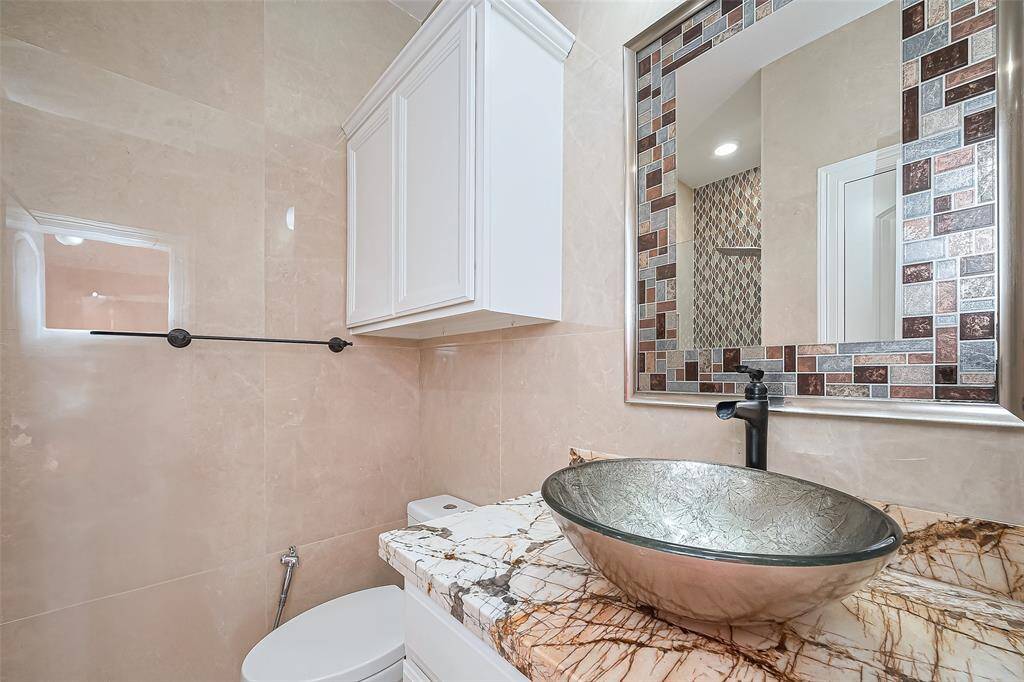Guest ensuite- fully upgraded!